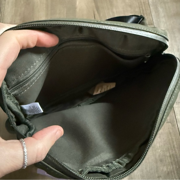 NEW Obe Waist Pack Fanny Pack Crossbody Olive Green Nylon Adjustable Compact - Picture 5 of 10